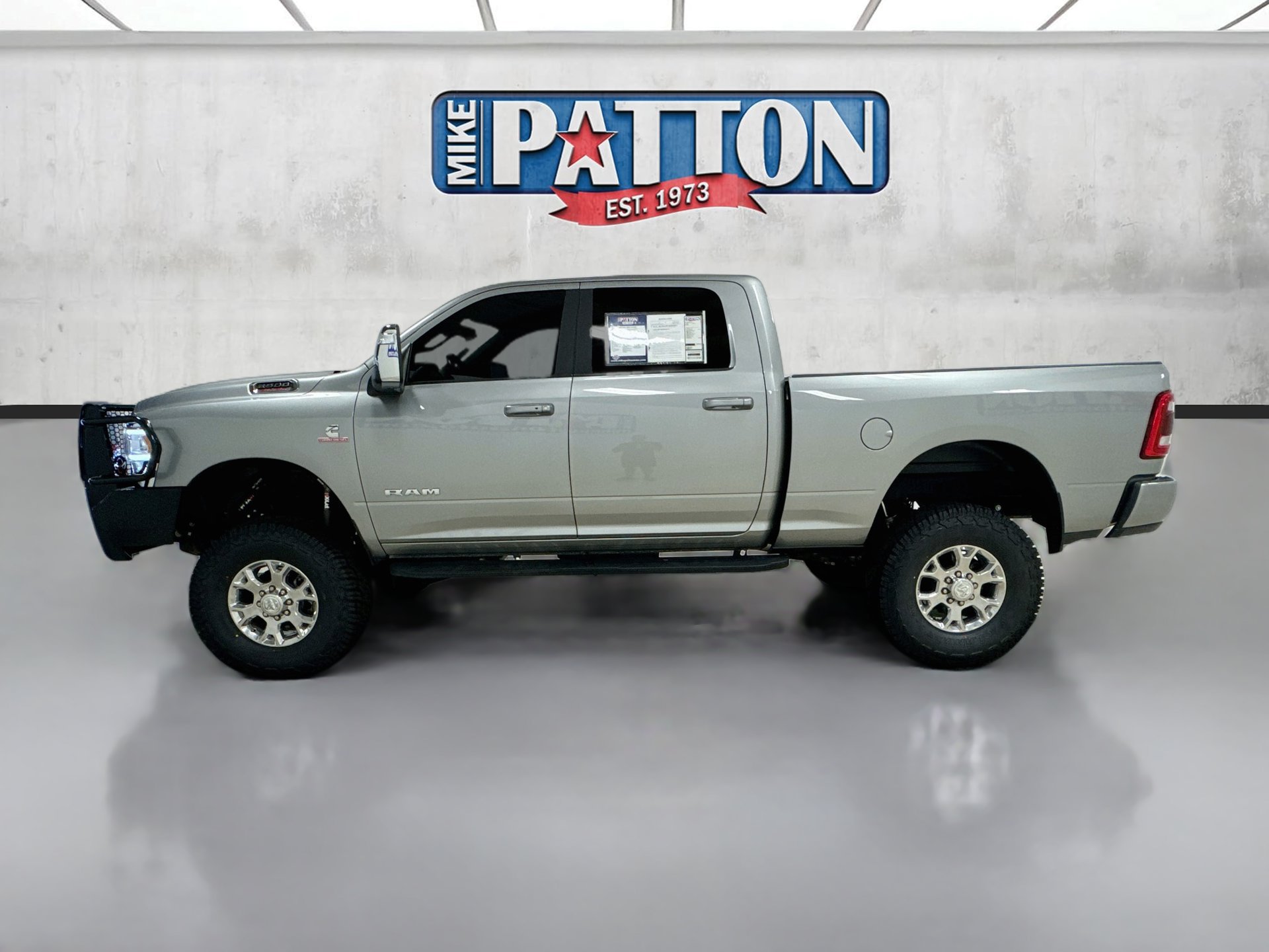 Used 2024 RAM 2500 Laramie AWD/4WD image 4