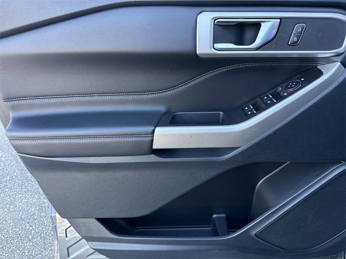 Used 2024 Ford Explorer XLT image 20