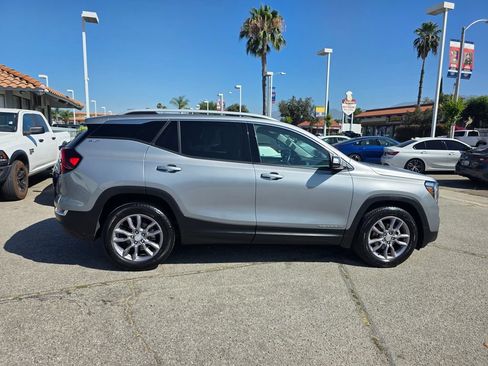 Used 2024 GMC Terrain SLT FWD image 4