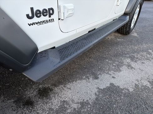 Used 2022 Jeep Wrangler Unlimited Sport w/ Sun And Sound Package image 16