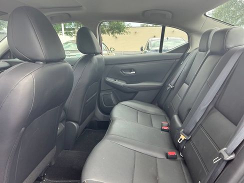 Used 2022 Nissan Sentra SR w/ SR Premium Package FWD image 15