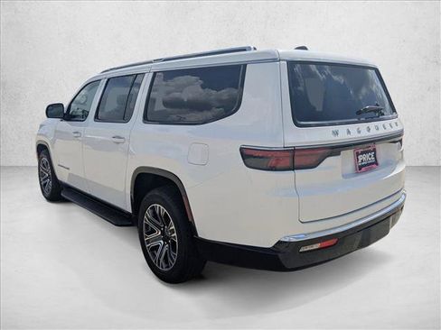 Used 2024 Jeep Wagoneer L Series II w/ Flexible Seating Group AWD/4WD image 8
