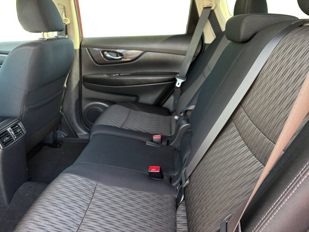 Used 2018 Nissan Rogue SV AWD/4WD image 14