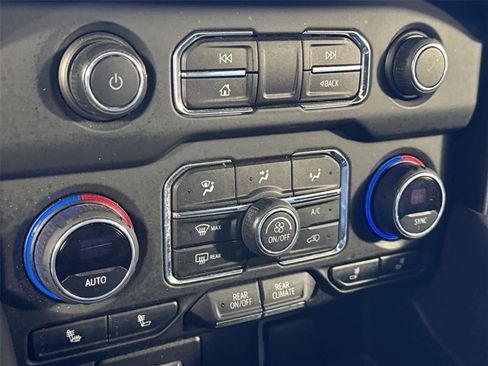 Used 2023 Chevrolet Tahoe Z71 w/ Luxury Package image 18