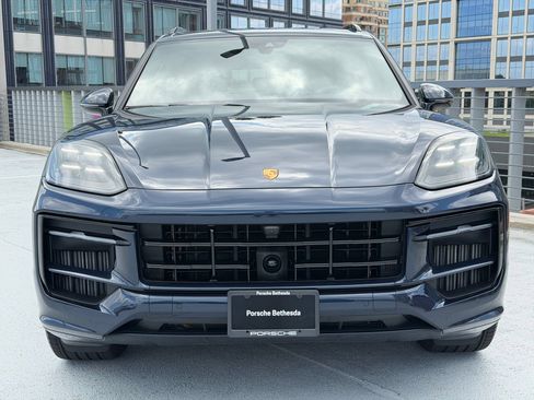 Certified 2026 Porsche Cayenne GTS AWD/4WD image 6