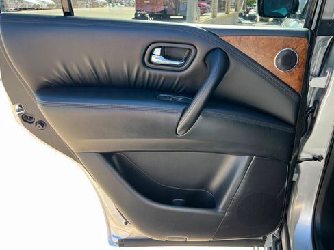 Used 2023 Nissan Armada SL w/ Captain's Chairs Package AWD/4WD image 18