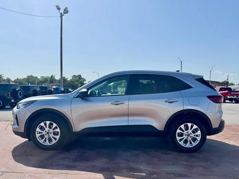 Used 2023 Ford Escape Active w/ Tech Pack #1 AWD/4WD image 8