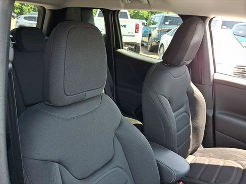 Certified 2022 Jeep Renegade Latitude w/ Convenience Group AWD/4WD image 13