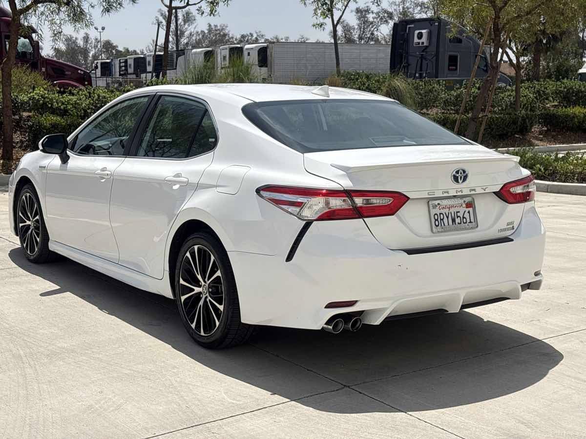 Used 2020 Toyota Camry SE w/ Carpet Mat Package FWD image 5