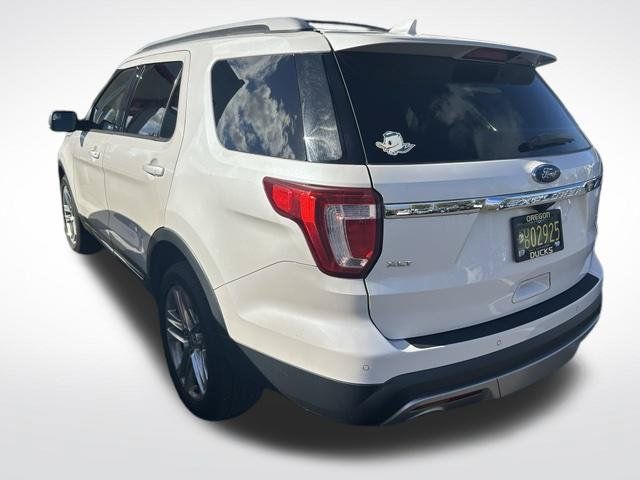 Used 2016 Ford Explorer XLT w/ Equipment Group 202A AWD/4WD image 3
