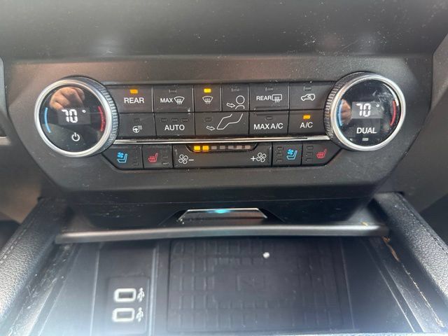 Used 2019 Ford Expedition Max XLT w/ Equipment Group 202A AWD/4WD image 17
