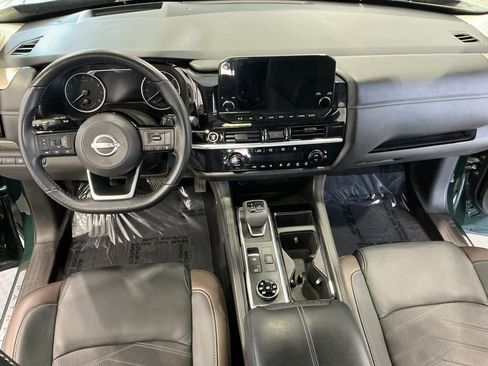 Used 2023 Nissan Pathfinder Platinum AWD/4WD image 18