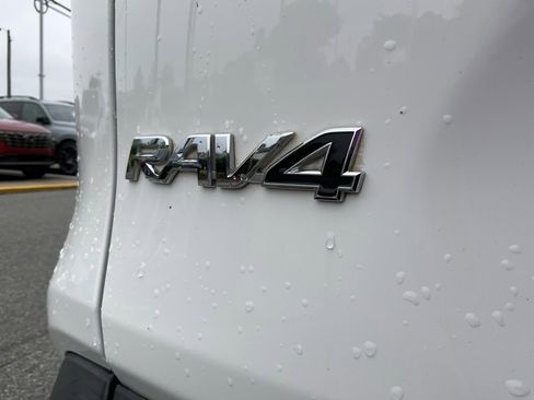 Used 2019 Toyota RAV4 XLE Premium w/ Advanced Technology Package AWD/4WD image 18