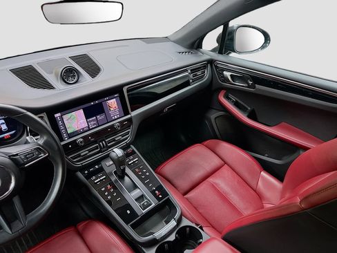 Certified 2023 Porsche Macan AWD/4WD image 25