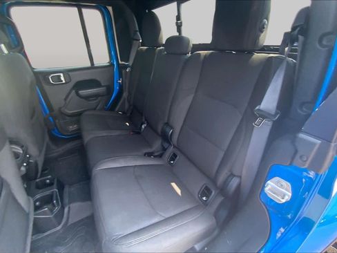 Used 2023 Jeep Gladiator Sport AWD/4WD image 21
