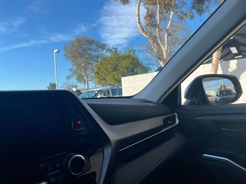 Used 2025 Toyota Highlander LE image 37