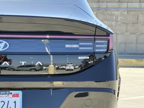 Used 2025 Hyundai Sonata Limited FWD image 13