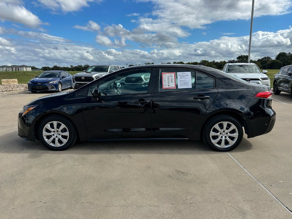 Certified 2025 Toyota Corolla LE FWD image 6