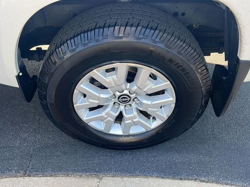 Used 2022 Nissan Frontier SV w/ Technology Package RWD image 36