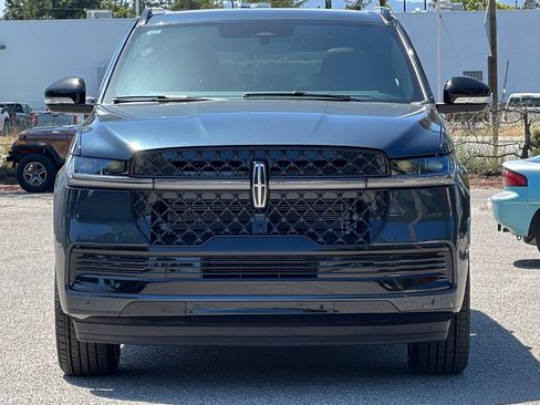 New 2026 Lincoln Navigator L Reserve w/ Jet Appearance Package AWD/4WD image 6