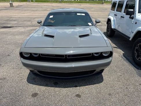 Used 2019 Dodge Challenger SXT RWD image 2