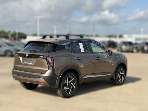 New 2026 Nissan Kicks SV w/ Cold Weather Package FWD image 7