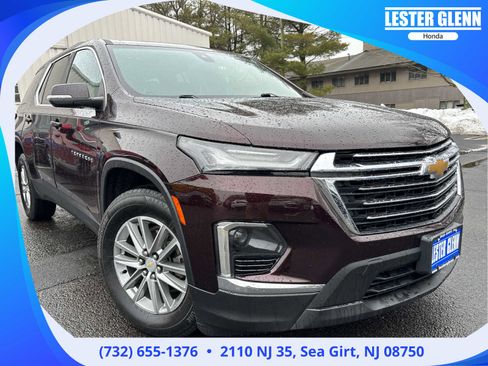 Used 2023 Chevrolet Traverse LT image 1
