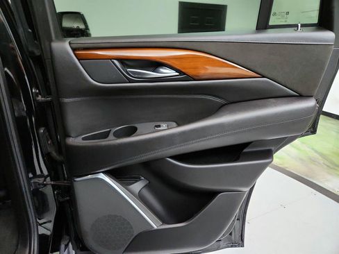 Used 2019 Cadillac Escalade Luxury AWD/4WD image 28