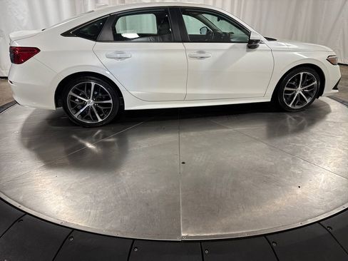 Certified 2024 Honda Civic Touring image 9