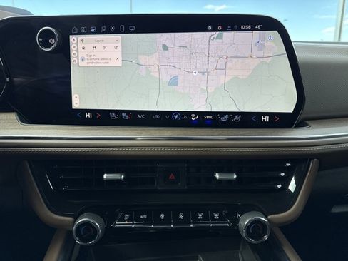 Used 2025 Chevrolet Suburban High Country image 25