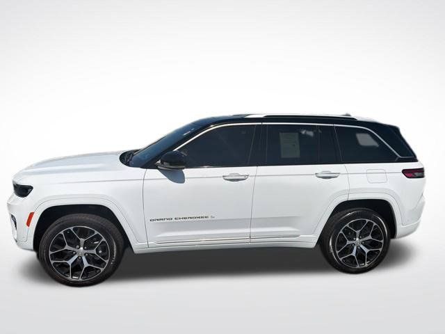 Used 2024 Jeep Grand Cherokee Summit AWD/4WD image 3
