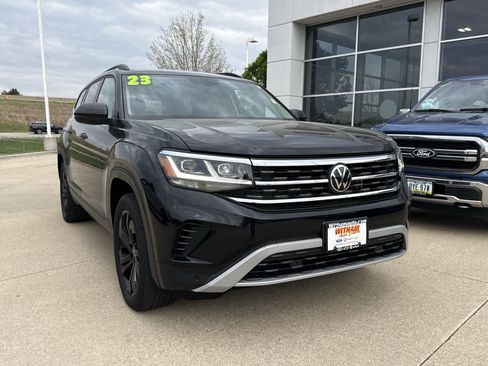Used 2023 Volkswagen Atlas SE w/ Panoramic Sunroof Package AWD/4WD image 2