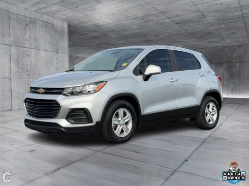 Used 2021 Chevrolet Trax LS image 2