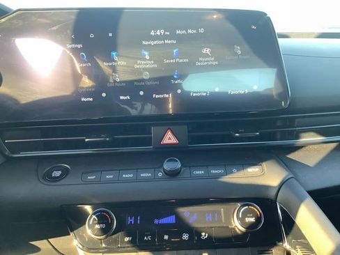 Certified 2025 Hyundai Elantra SEL image 31