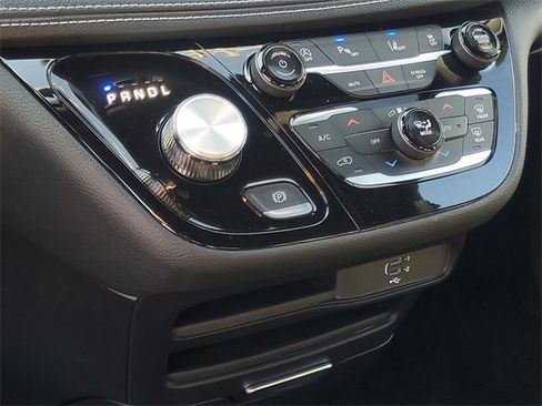New 2026 Chrysler Pacifica Select image 13