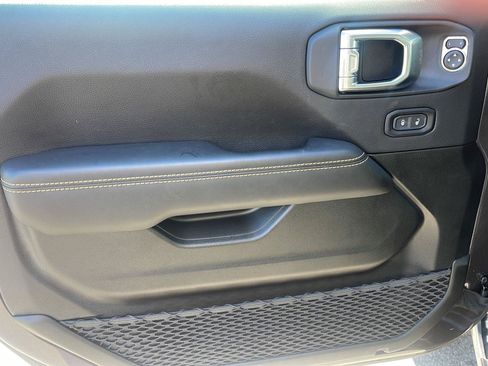 Used 2025 Jeep Wrangler Unlimited Sahara w/ Safety Group AWD/4WD image 12