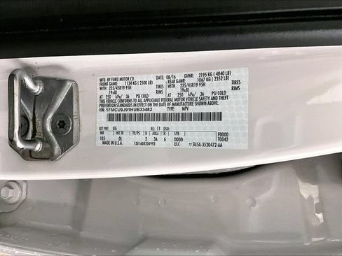 Used 2017 Ford Escape Titanium w/ Equipment Group 301A AWD/4WD image 33