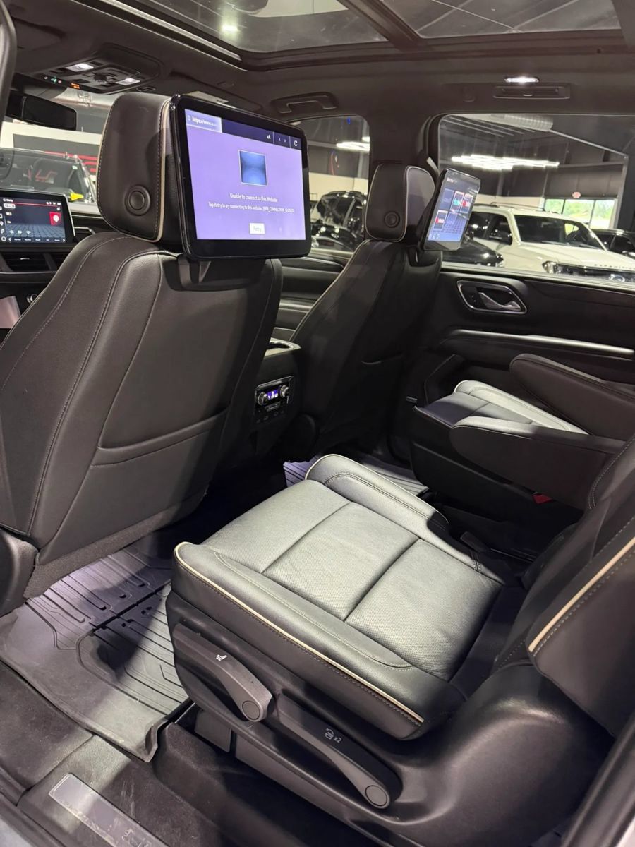 Used 2023 GMC Yukon XL SLT w/ SLT Premium Package AWD/4WD image 20