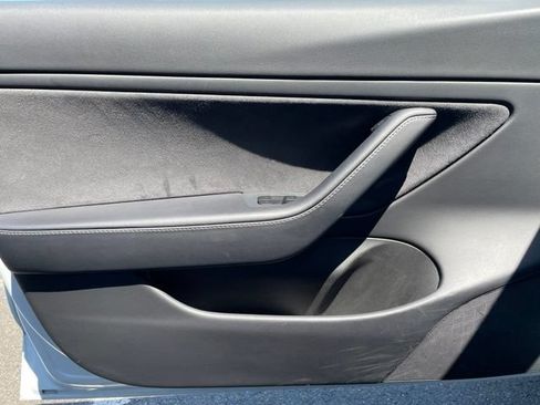 Used 2020 Tesla Model 3 Standard Range Plus RWD image 9