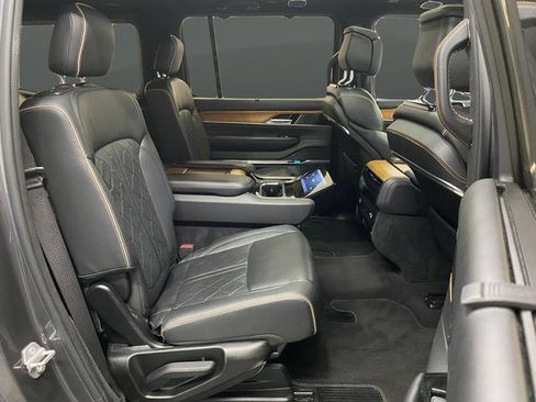 Used 2022 Jeep Grand Wagoneer Series III image 36