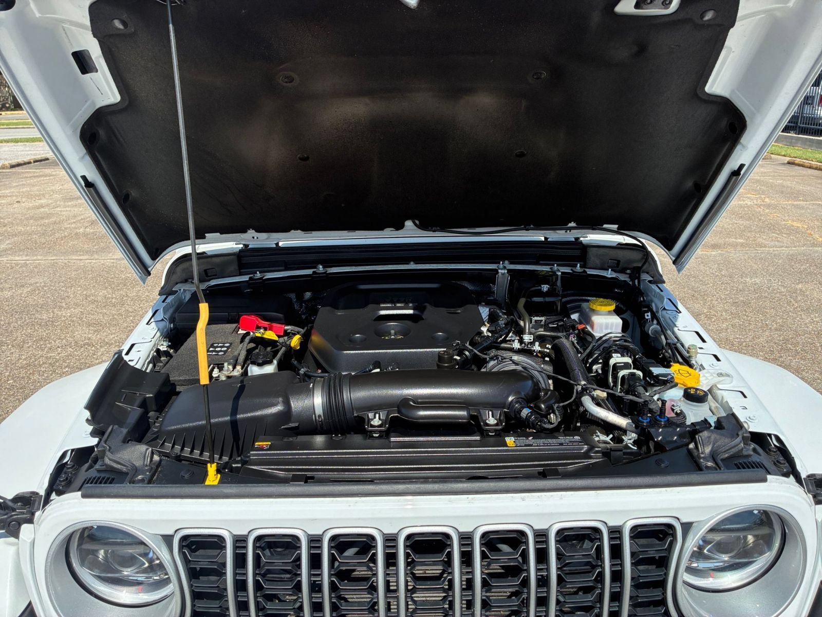 Used 2025 Jeep Wrangler Unlimited Sahara AWD/4WD image 30
