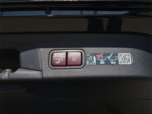 Certified 2025 Mercedes-Benz GLS 450 4MATIC image 11