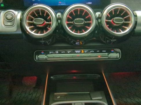 Used 2022 Mercedes-Benz GLB 250 4MATIC image 18