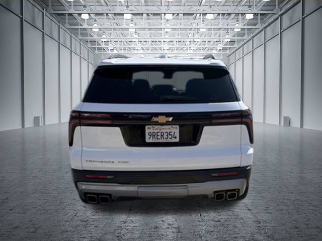 Used 2025 Chevrolet Traverse LT AWD/4WD image 4