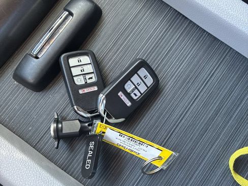 Used 2021 Honda Pilot Special Edition image 2