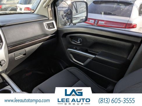 Used 2017 Nissan Titan SV AWD/4WD image 14