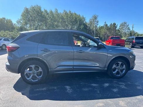 Used 2023 Ford Escape ST-Line w/ Tech Pack #1 AWD/4WD image 9