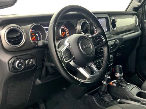 Used 2020 Jeep Wrangler Unlimited Sahara image 20