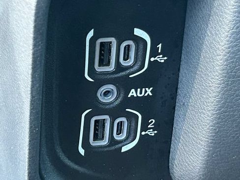 Used 2025 RAM 1500 Laramie AWD/4WD image 19
