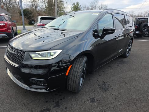 New 2026 Chrysler Pacifica Select w/ S Appearance Package FWD image 18